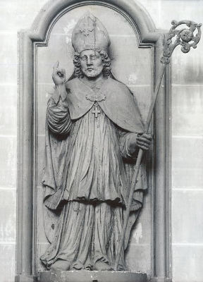 Saint-Sulpice le Pieux - statue à la Neuville-sur-Essonne